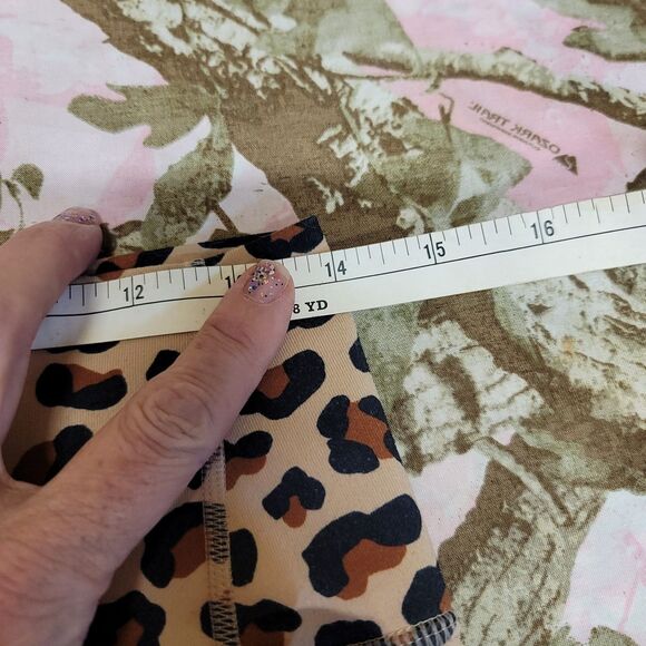 Fabletics PowerHold Cheetah Print Shorts NO SIZE TAG Used Fabletics Size Chart - Picture 6 of 12